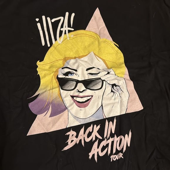 Iliza Shlesinger / Apparel / T-Shirt / BACK IN ACTION TOUR (Short Sleeve/Blk) - Picture 3 of 5